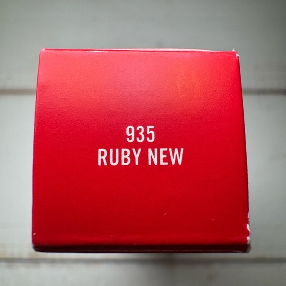 MAC Powder Kiss Lipstick NIB (935 Ruby New) 3 g / 0.1 oz - Picture 2 of 3